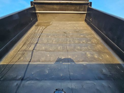 Used 2015 Ford F750 2WD Regular Cab Super Duty image 5