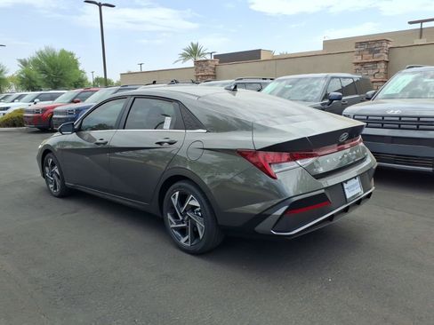 New 2026 Hyundai Elantra Limited FWD image 4