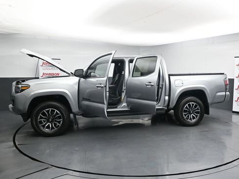 Used 2023 Toyota Tacoma TRD Sport AWD/4WD image 38