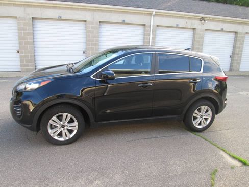 Used 2017 Kia Sportage LX AWD/4WD image 3
