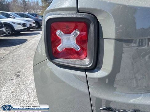 Used 2022 Jeep Renegade Altitude image 18