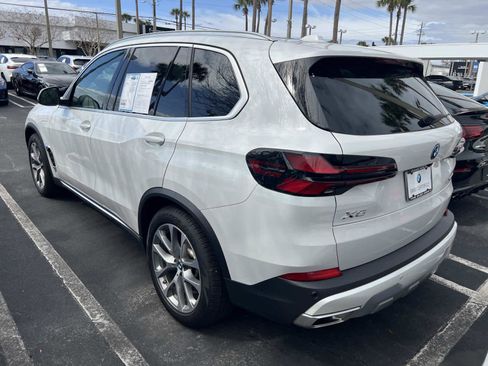 Certified 2025 BMW X5 xDrive50e w/ Premium Package image 3