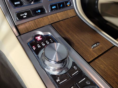 Used 2013 Jaguar XF 3.0 image 34