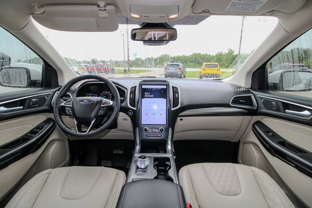 Used 2023 Ford Edge Titanium AWD/4WD image 10