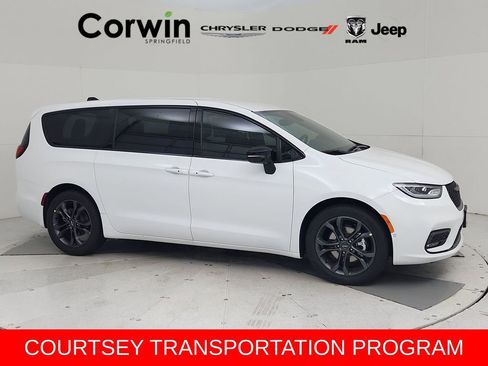 New 2026 Chrysler Pacifica Select image 1