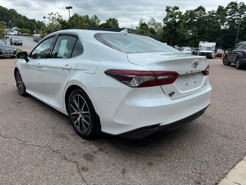 Used 2021 Toyota Camry XLE image 5