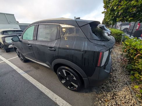 New 2025 Nissan Kicks SR FWD image 8