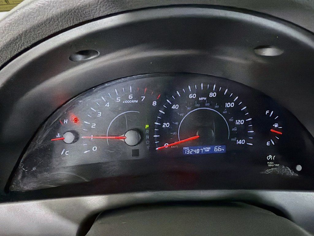 Used 2010 Toyota Camry LE FWD image 14