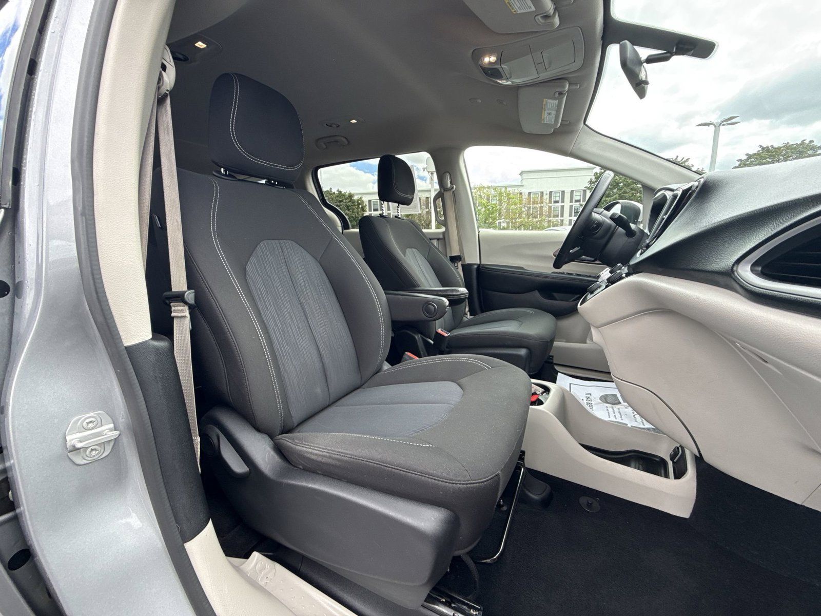 Used 2021 Chrysler Voyager LX FWD image 25