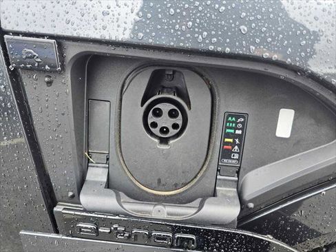 Used 2024 Audi Q8 e-tron Premium Plus w/ Premium Plus Package image 10