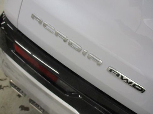 New 2026 GMC Acadia Denali w/ Super Cruise Package image 9