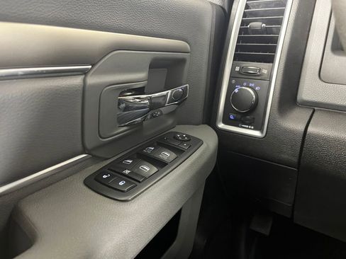 Used 2020 RAM 1500 Classic SLT image 25