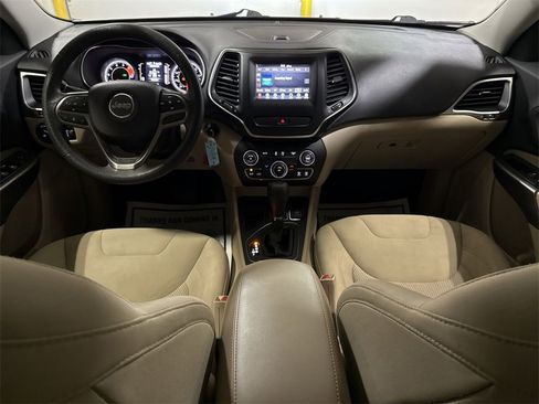 Used 2019 Jeep Cherokee Latitude w/ Popular Appearance Group image 10