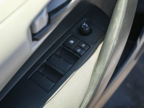Used 2022 Toyota Corolla LE w/ Carpet Mat Package (TMS) FWD image 19
