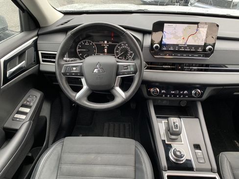 Used 2023 Mitsubishi Outlander SE image 23