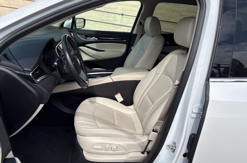 Used 2023 Buick Enclave Essence w/ Experience Buick Package FWD image 6