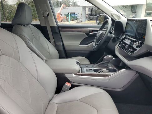 Used 2022 Toyota Highlander Platinum image 38