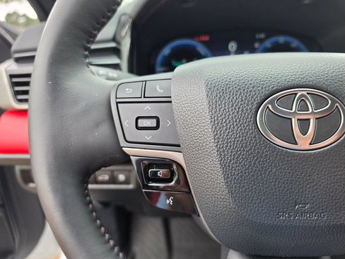 Used 2025 Toyota Camry Hybrid AWD/4WD image 27