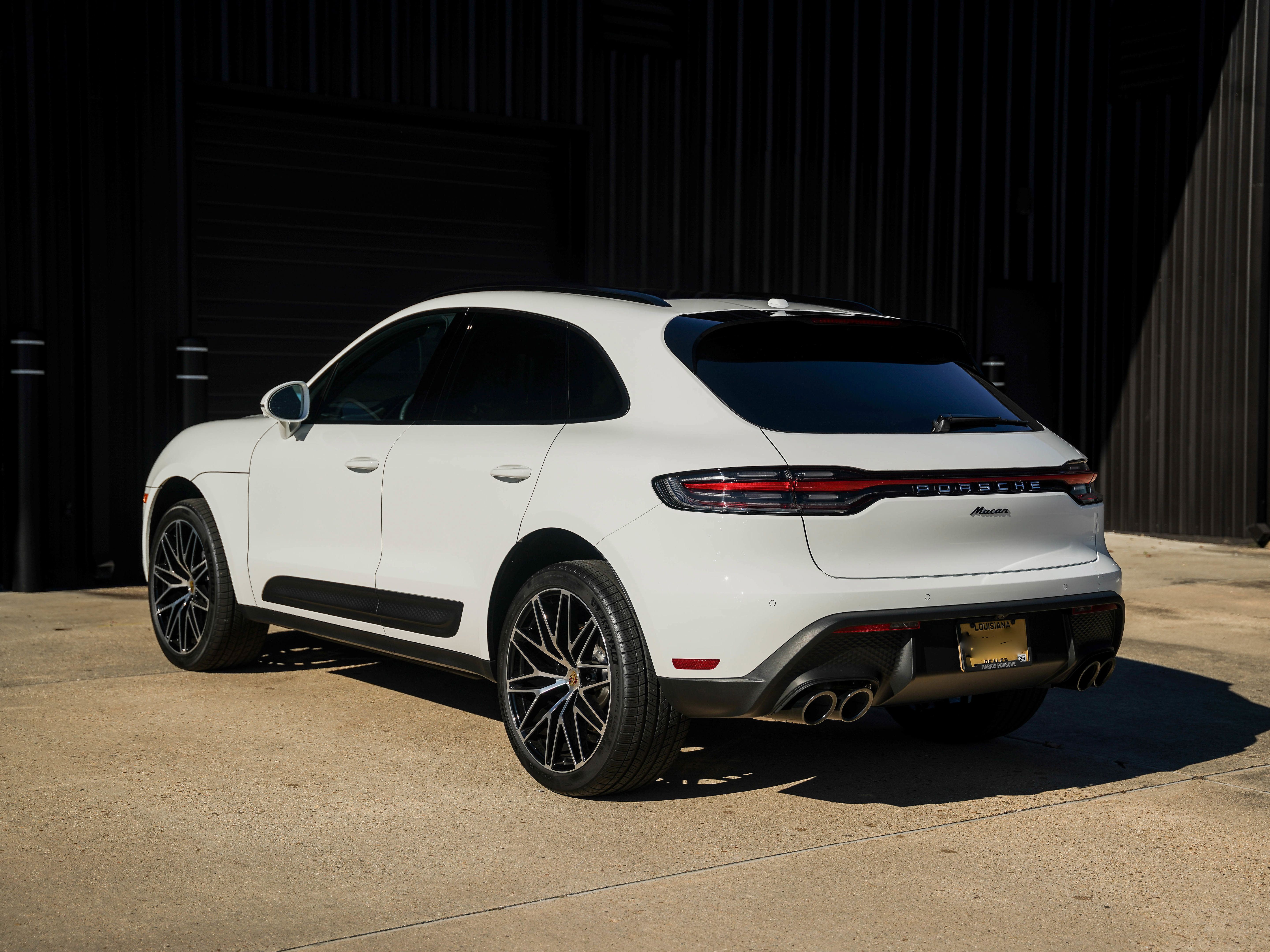 Certified 2026 Porsche Macan AWD/4WD image 3
