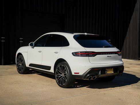 New 2026 Porsche Macan image 3