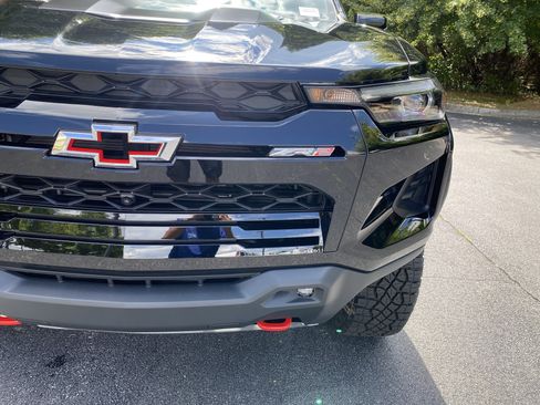 Used 2026 Chevrolet Colorado ZR2 w/ Technology Package AWD/4WD image 14