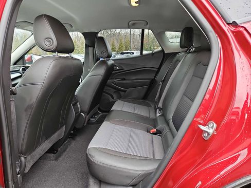 Used 2025 Chevrolet Trax LT image 12