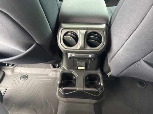 Certified 2022 Jeep Gladiator Rubicon w/ Cold Weather Group image 12