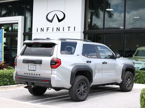 Used 2025 Toyota 4Runner SR5 AWD/4WD image 4