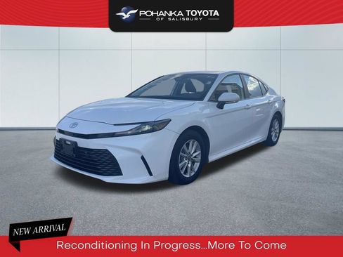Used 2025 Toyota Camry LE w/ Convenience Package FWD image 1
