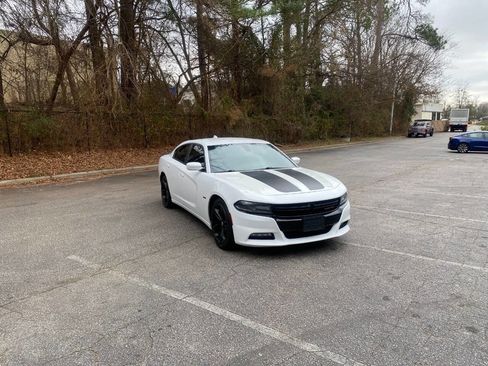 Used 2017 Dodge Charger R/T image 2