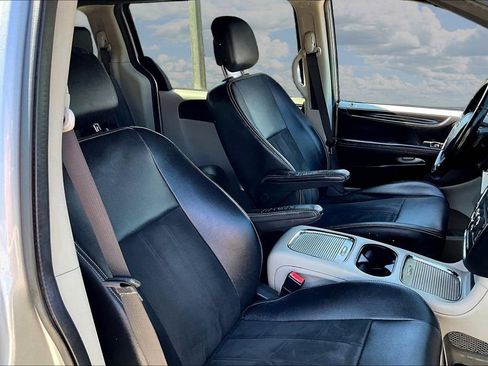 Used 2019 Dodge Grand Caravan SXT FWD image 29