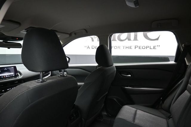 Used 2024 Nissan Rogue SV FWD image 25