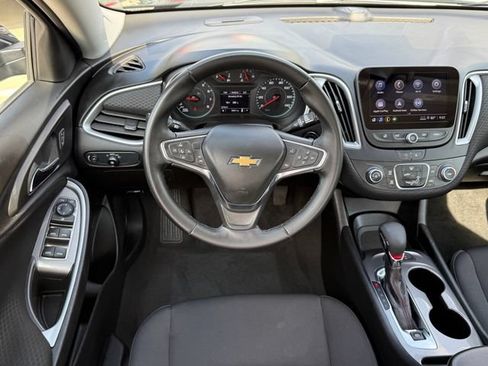 Used 2025 Chevrolet Malibu RS FWD image 25