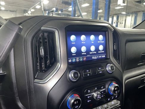 Used 2022 GMC Sierra 3500 Denali w/ Denali Ultimate Package image 15