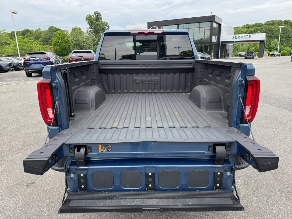 Used 2025 GMC Sierra 1500 Denali AWD/4WD image 19