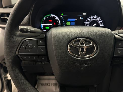 Used 2026 Toyota Sienna LE FWD image 15