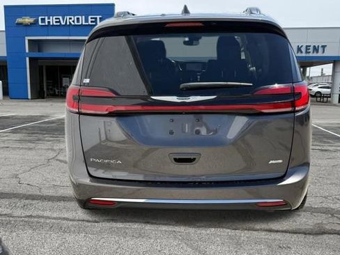 Used 2022 Chrysler Pacifica Touring-L AWD/4WD image 6