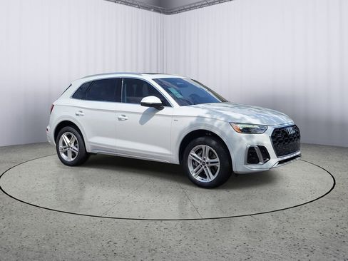Used 2024 Audi Q5 e Premium Plus w/ Premium Plus Package AWD/4WD image 2