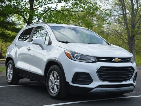 Used 2018 Chevrolet Trax LT w/ LT Convenience Package image 7