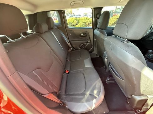 Used 2023 Jeep Renegade Latitude w/ Premium Group image 33