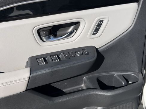 Certified 2024 Honda Pilot Touring image 11