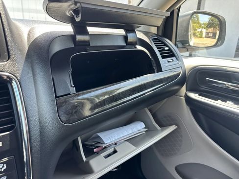 Used 2019 Dodge Grand Caravan SE w/ UConnect Hands-Free Group FWD image 41