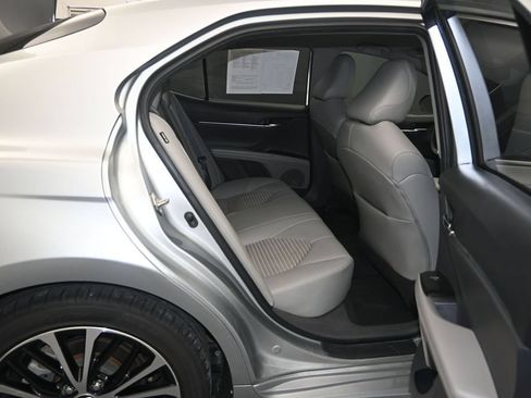 Used 2020 Toyota Camry SE w/ Convenience Package FWD image 25
