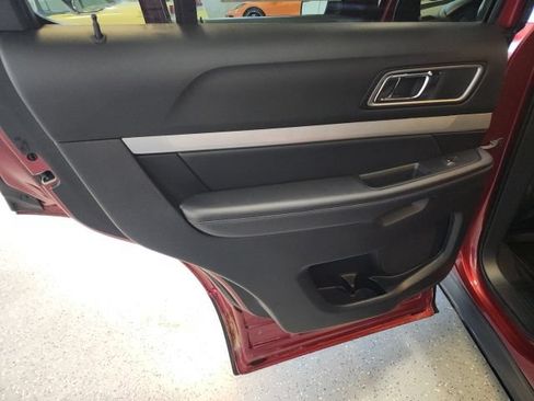 Used 2017 Ford Explorer XLT AWD/4WD image 11