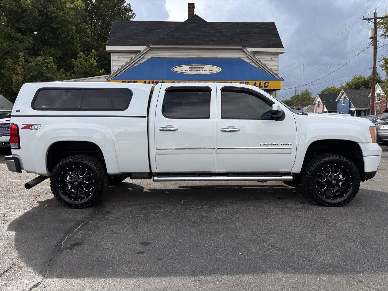 Used 2014 GMC Sierra 2500 Denali w/ Suspension Package, Off-Road AWD/4WD image 1