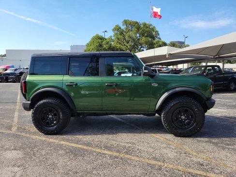 Used 2024 Ford Bronco Wildtrak image 2