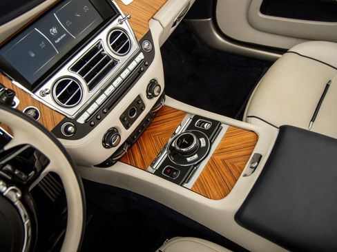 Used 2018 Rolls-Royce Dawn RWD image 37