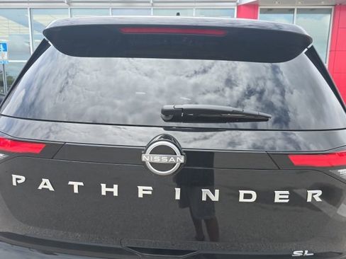 Certified 2025 Nissan Pathfinder SL FWD image 5