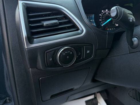 Used 2024 Ford Edge SE image 30