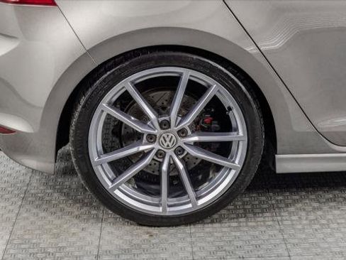 Used 2017 Volkswagen Golf R 4-Door image 31